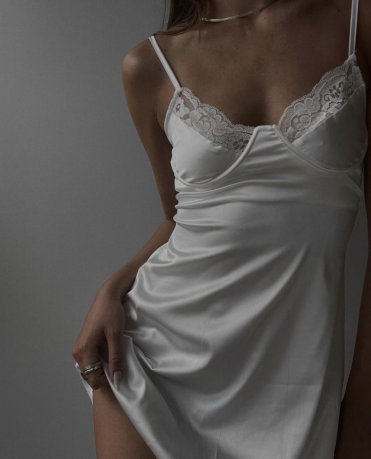 WHİTE SATEN GECELİK